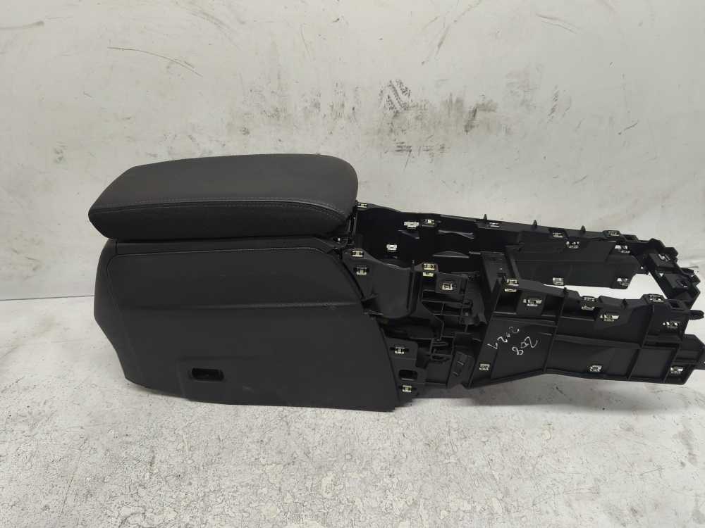 ACCOUDOIR PEUGEOT - Vue 1